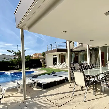 Isabella Spacious Modern With Sea Views