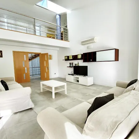 Isabella Spacious Modern With Sea Views וילה