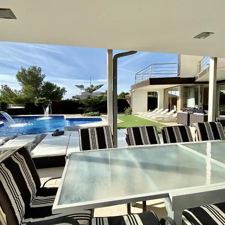 Isabella Spacious Modern With Sea Views